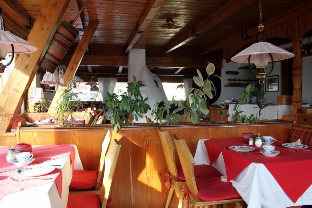 Burgdacherl Hotel Neubeuern Luaran gambar